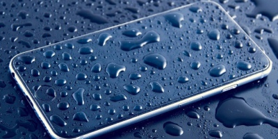 Điện thoại bị ướt, vô nước cổng sạc - Cách xử lý kịp thời và hiệu quả nhất