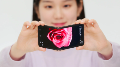 Samsung trình làng màn hình OLED mới có thể gập vào trong và ra ngoài