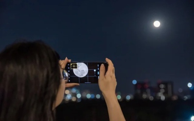 Tính năng chụp ảnh mặt trăng bằng Space Zoom trên Samsung thực sự gây ấn tượng