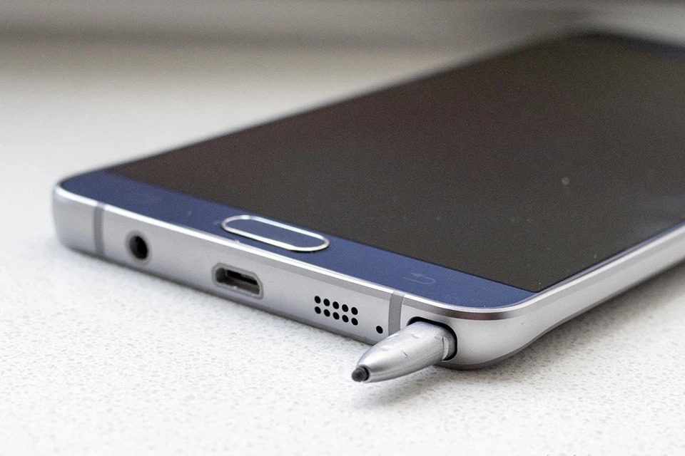 Bút S Pen của Galaxy S23 Ultra có thể cắm ngược mà không bị hỏng
