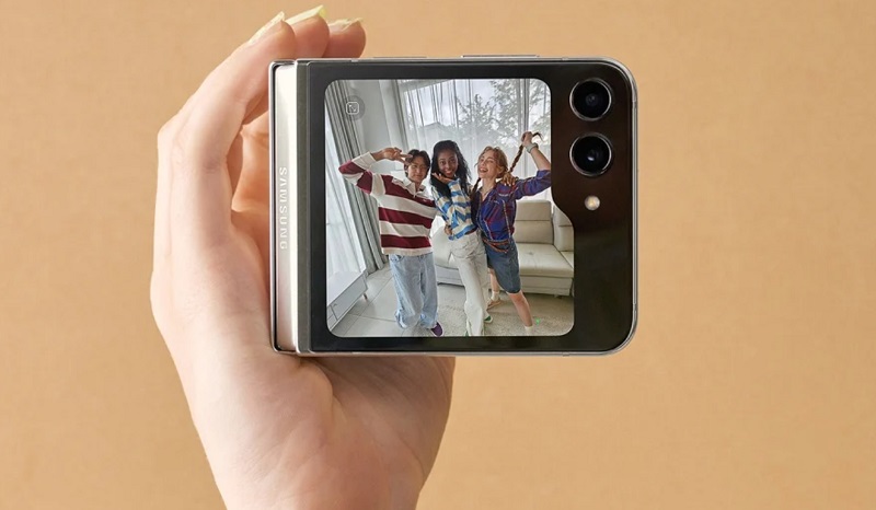 Chế độ FlexCam trên Samsung Galaxy Z Flip5 8GB 512GB hỗ trợ quay phim chuẩn 4K sắc nét, hoàn hảo