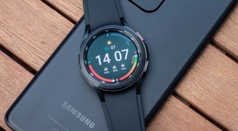 Samsung Galaxy Watch 4 Classic BT 46mm (R890)-Bơi lội, đi tắm thoải mái nhờ khả năng chống nước hiệu quả