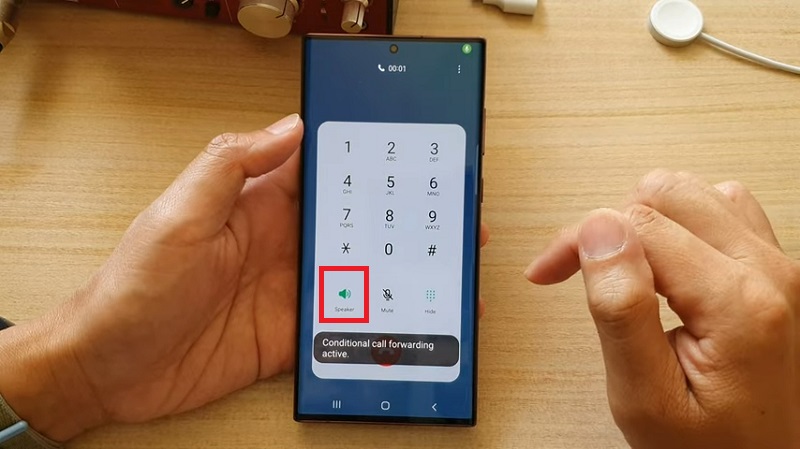 Cách nghe thư thoại của bạn trên điện thoại Samsung