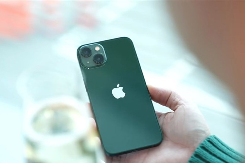 iPhone 13 xanh rừng thông