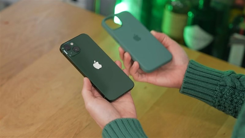 iPhone 13 xanh rừng thông