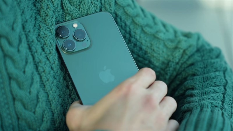 iPhone 13 xanh rừng thông 