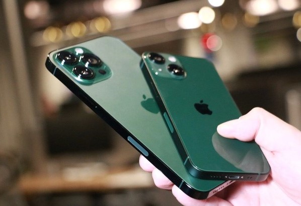 iPhone 13 Series màu xanh lá mới nhất