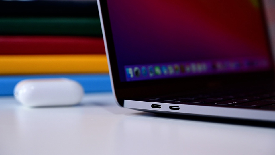 MacBook Pro 13″ M1 2020 512GB truyền dữ liệu nhanh chóng hơn với cổng Thunderbolt 3