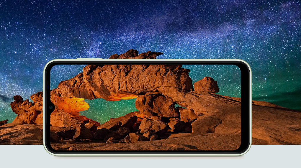 Chiếc Samsung Galaxy A14 5G với màn hình Full HD+ Infinity-V và tần số quét lên 90 Hz, công nghệ màn hình PLS LCD cho trải nghiệm hình ảnh mượt mà và sống động.