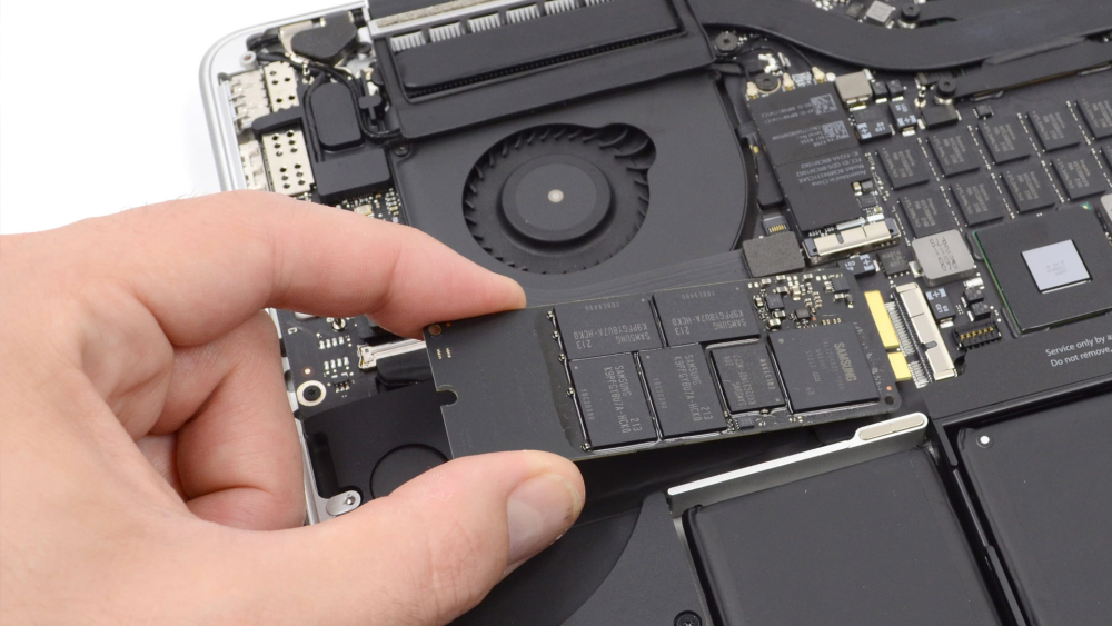 khởi động macbook