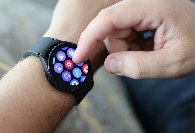 Samsung Galaxy Watch4 40mm LTE (R865)-Chất lượng hiển thị sắc nét với công nghệ SUPER AMOLED