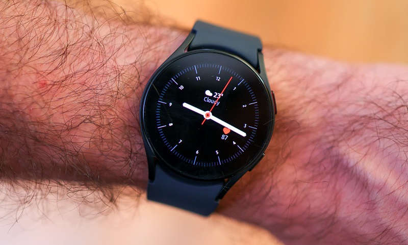 Samsung Galaxy Watch5 44mm LTE-Khung máy cứng cáp, dây đeo thoải mái