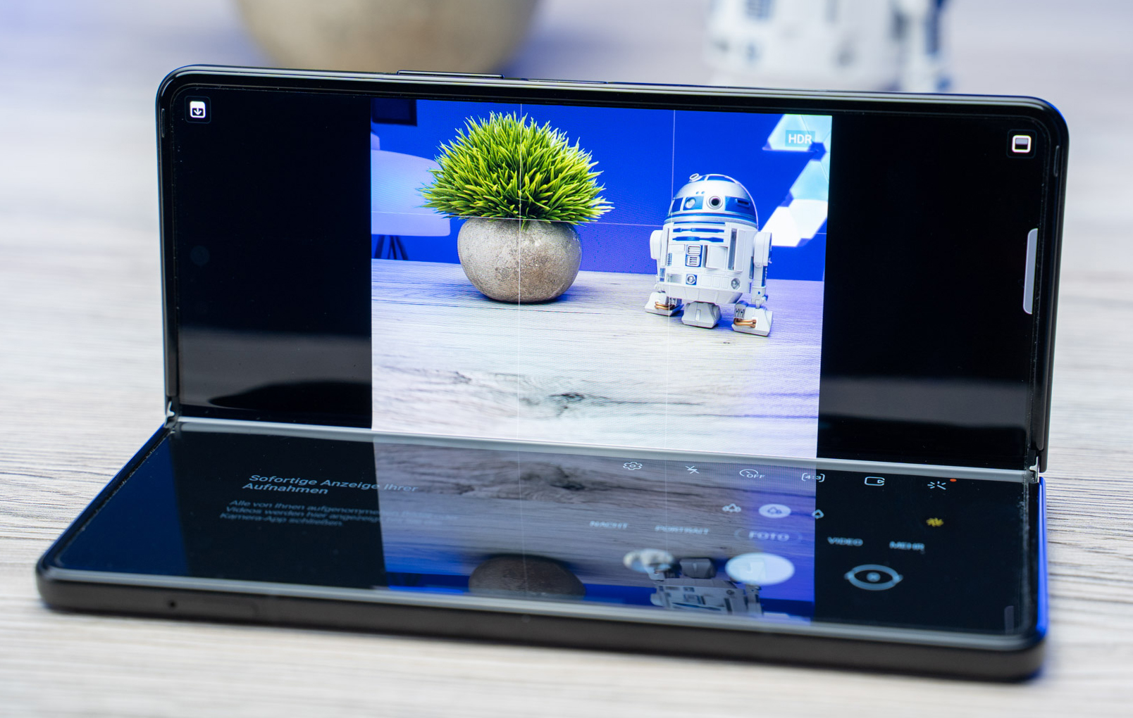 Samsung Galaxy Z Fold 3 biến thành laptop nhờ Flex mode