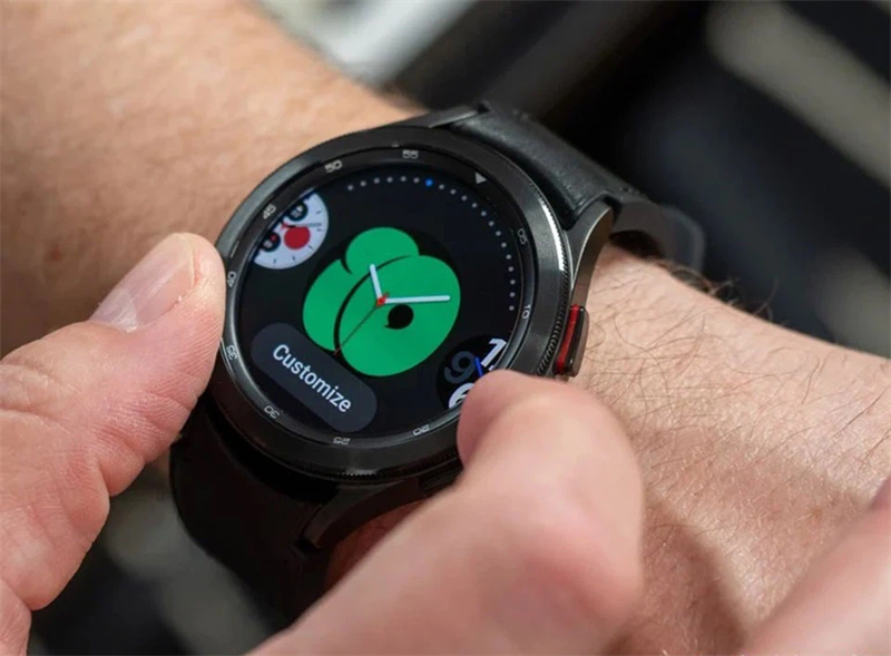 Samsung Galaxy Watch 4 LTE Classic 46mm có viên pin dùng được trong khoảng 1.5 ngày Watch4 Classic LTE 42mm có viên pin dùng được trong khoảng 1.5 ngày