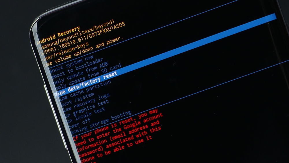 4-buoc-don-gian-de-khac-phuc-dien-thoai-samsung-khong-bat-ban-can-nam