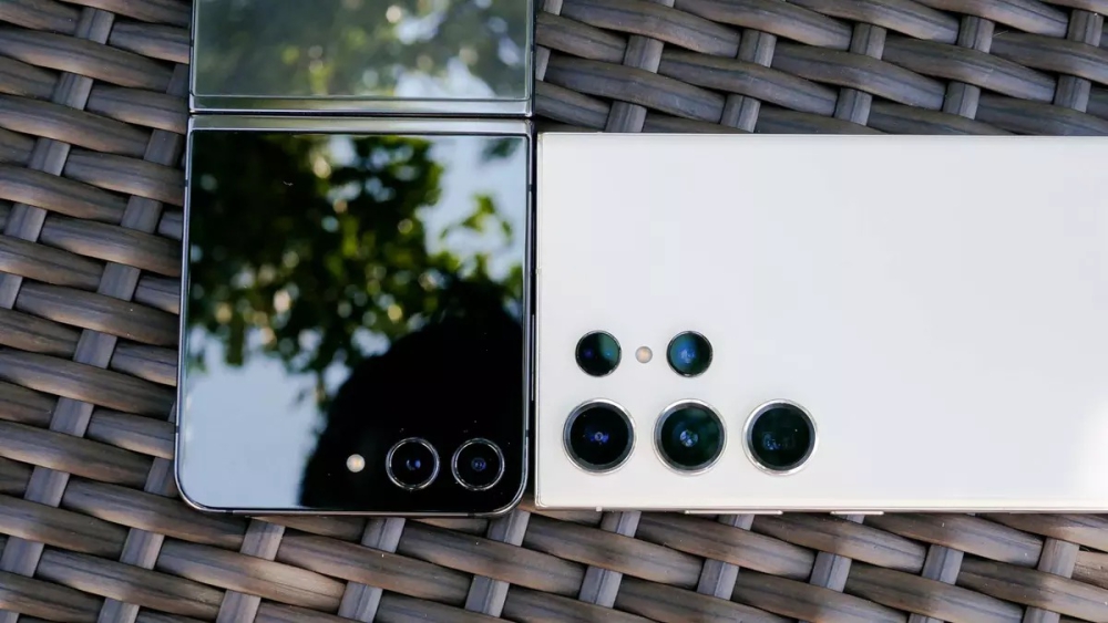 So sánh Galaxy Z Flip5 vs Galaxy S23 Ultra: Đâu là sản phẩm phù hợp?