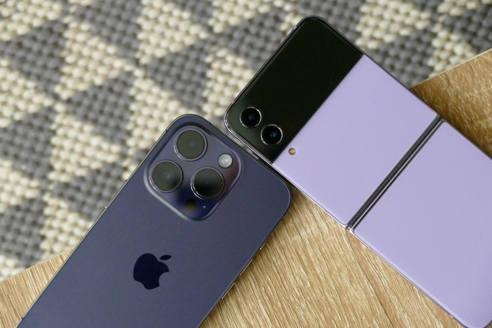 So sánh iPhone 14 Pro vs Samsung Galaxy Z Flip4: Chọn sự ổn định hay cải tiến đột phá?