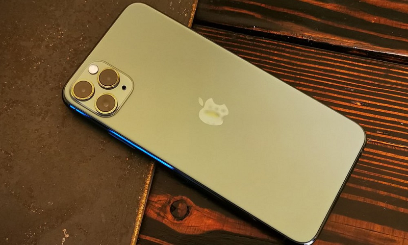 So sánh iPhone 11 Pro Max và Galaxy S20 Fe, đâu là sự lựa chọn phù hợp?