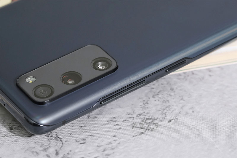 So sánh iPhone 13 Pro Max và Galaxy S20 Fe - Sản phẩm nào phù hợp cho bạn?