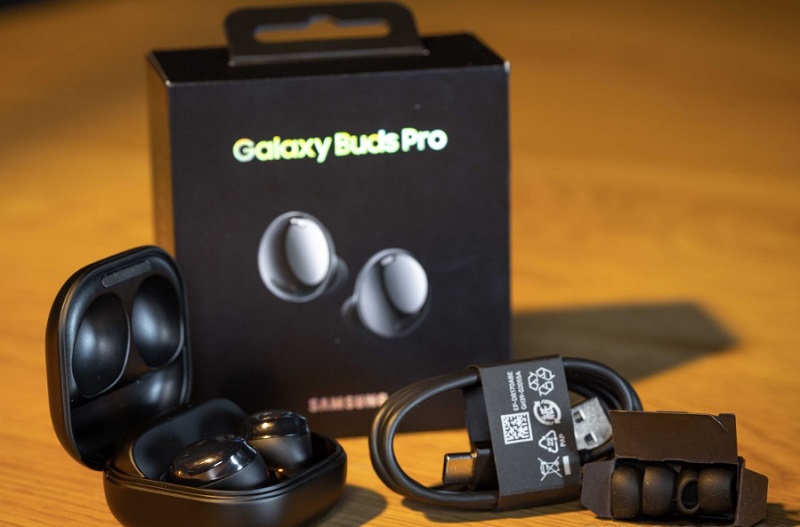 Tai nghe Samsung Galaxy Buds Pro (R190)-Kích thước nhỏ gọn, nằm trọn trong hốc tai