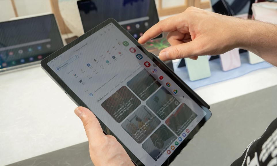 Trên tay và đánh giá nhanh Galaxy Tab S9: Những nâng cấp tuyệt vời