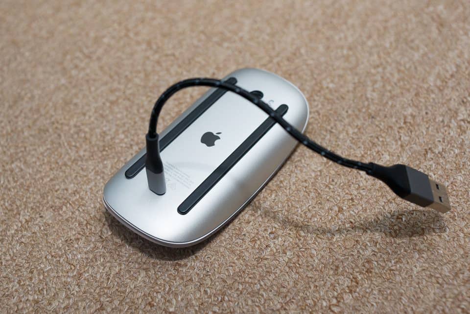 Apple Magic Mouse 2 MLA02 sử dụng cổng sạc Lightning Apple Magic Mouse 2 MLA02 sử dụng cổng sạc Lightning
