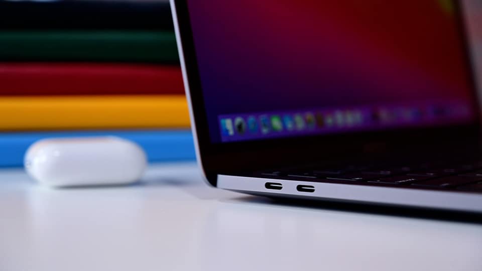 MacBook Pro 13″ M1 2020 kết nối và truyền dữ liệu nhanh chóng với 2 cổng Thunderbolt 3