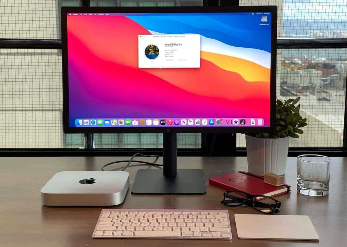 Mac mini M1 gọn gàng và sang trọng khi đặt trên bàn Mac mini M1 gọn gàng và sang trọng khi đặt trên bàn